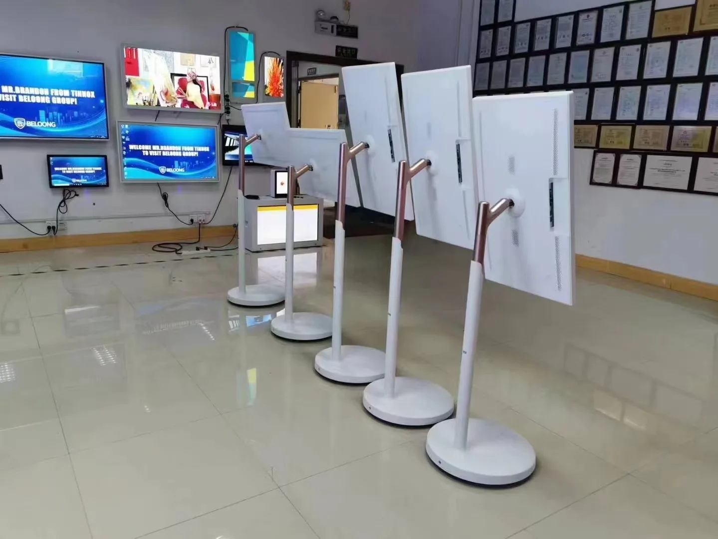 Touch Screen 32 Inch Portable  - Yoga Fitness Video のレビューと価格