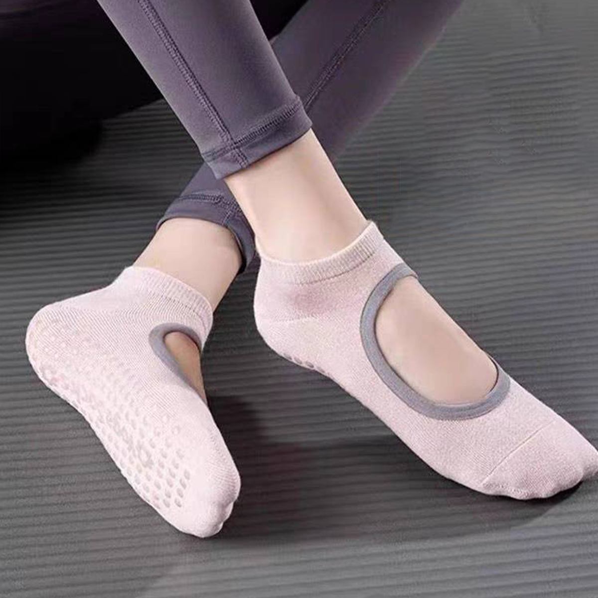 Non-Slip Yoga Socks for Women  - Yoga & Fitness With Faye The Well Being Studio Abbots Langley のレビューと価格